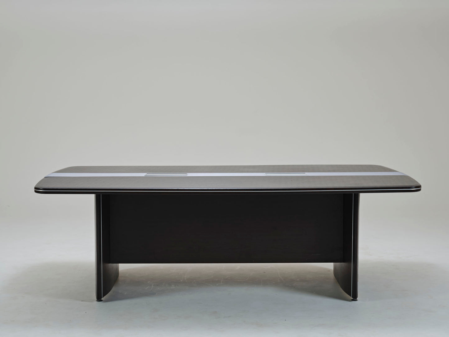 Tavoli 8 Seater (1 Pc Available)